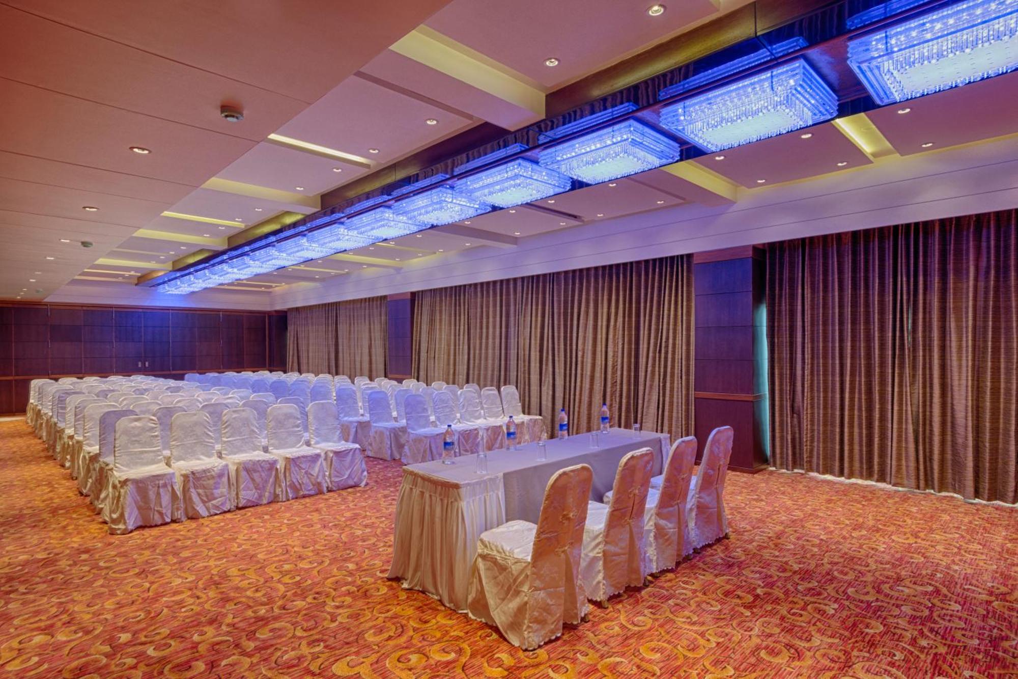 The President-A Boutique Hotel Ahmedabad Exterior photo