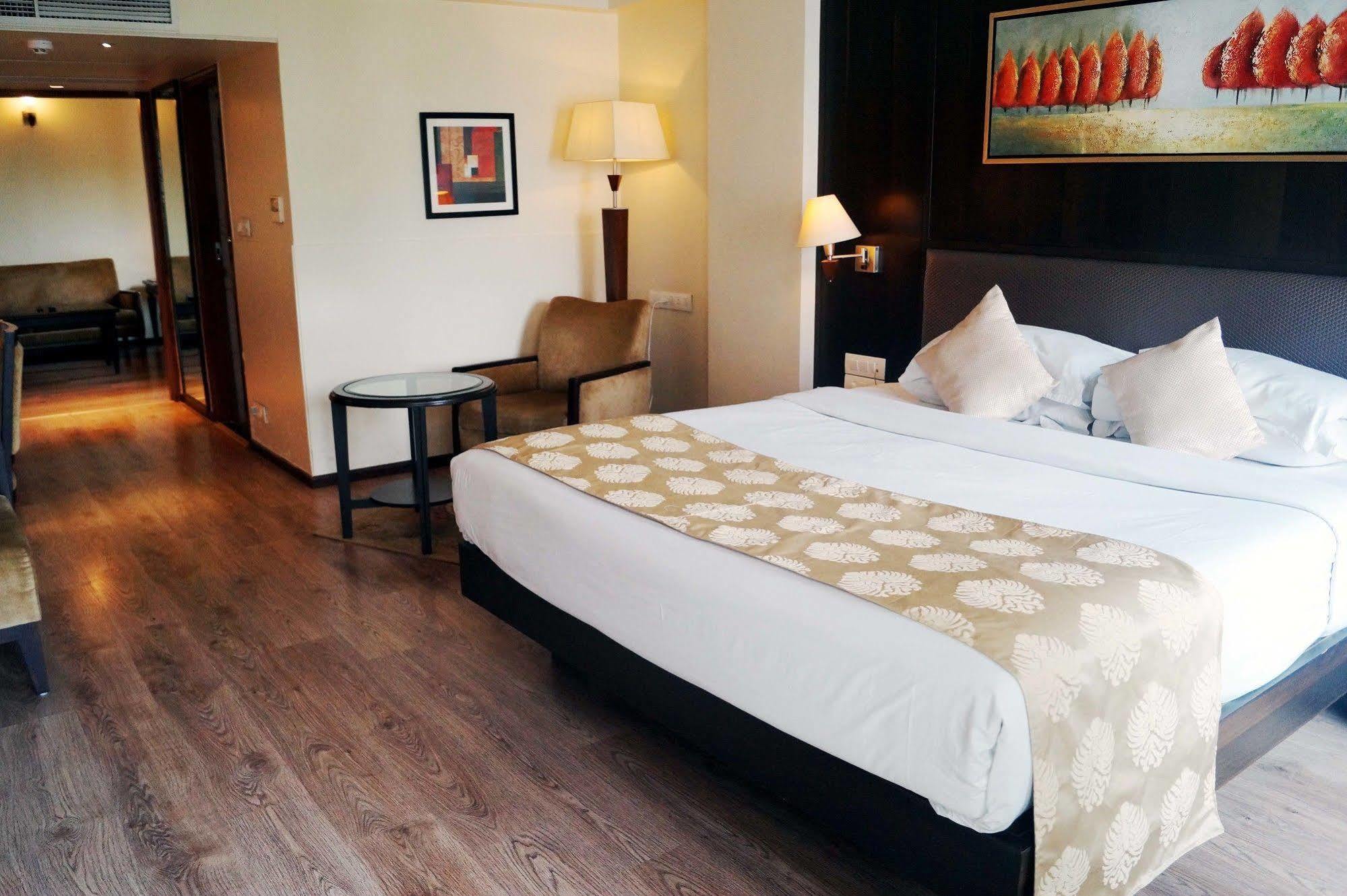 The President-A Boutique Hotel Ahmedabad Exterior photo